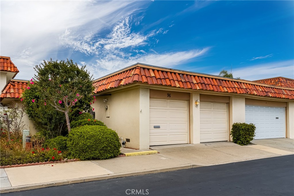 96 Seton Road Irvine, CA 92612 - Photo 2 of 35 a house with a outdoor space