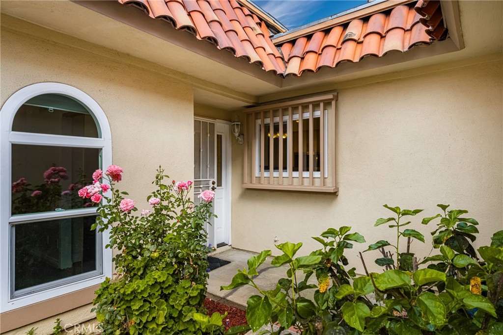96 Seton Road Irvine, CA 92612 - Photo 5 of 35 a front view of a house with plants