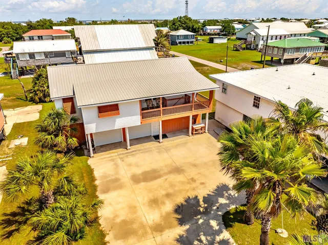 $315,000 | 3517 Highway 1, Grand Isle, LA 70358