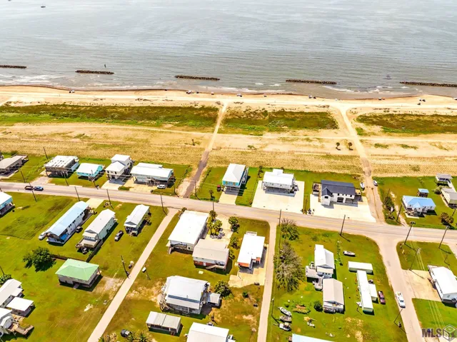 $315,000 | 3517 Highway 1, Grand Isle, LA 70358
