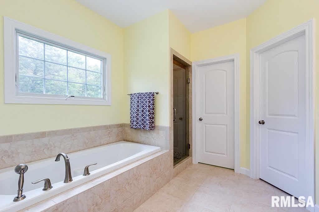 1075 Kimberly Ridge Road Bettendorf, IA 52722 - Photo 13 of 24 Gallery Image 13