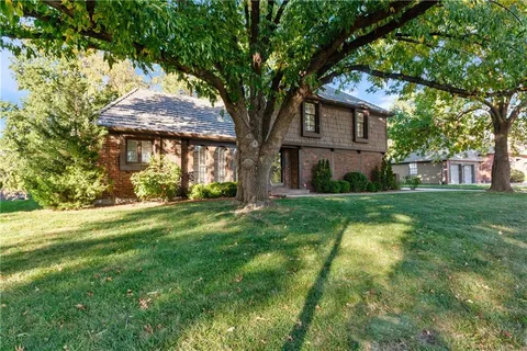 $615,000 | 9604 West 106th Street, Overland Park, KS 66212