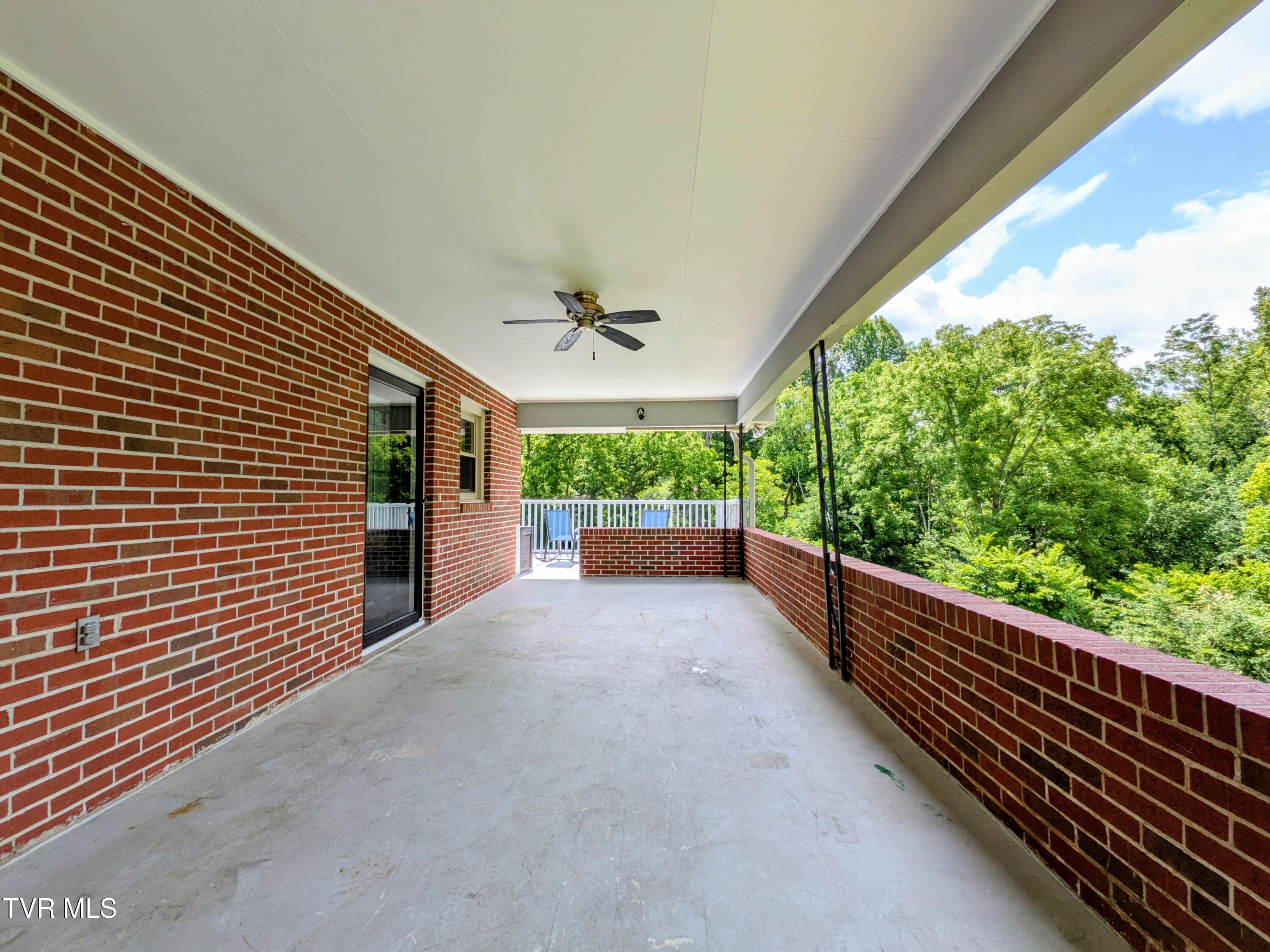 1129 Jackson Hollow Road Kingsport, TN 37663 - Photo 7 of 59 Carport(1)