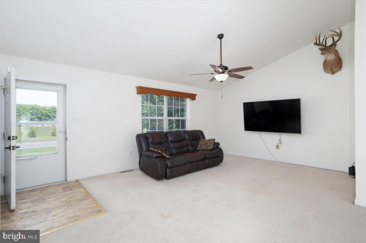 8437 North Old State Road Lincoln, DE 19960 - Photo 3 of 16 Living Room