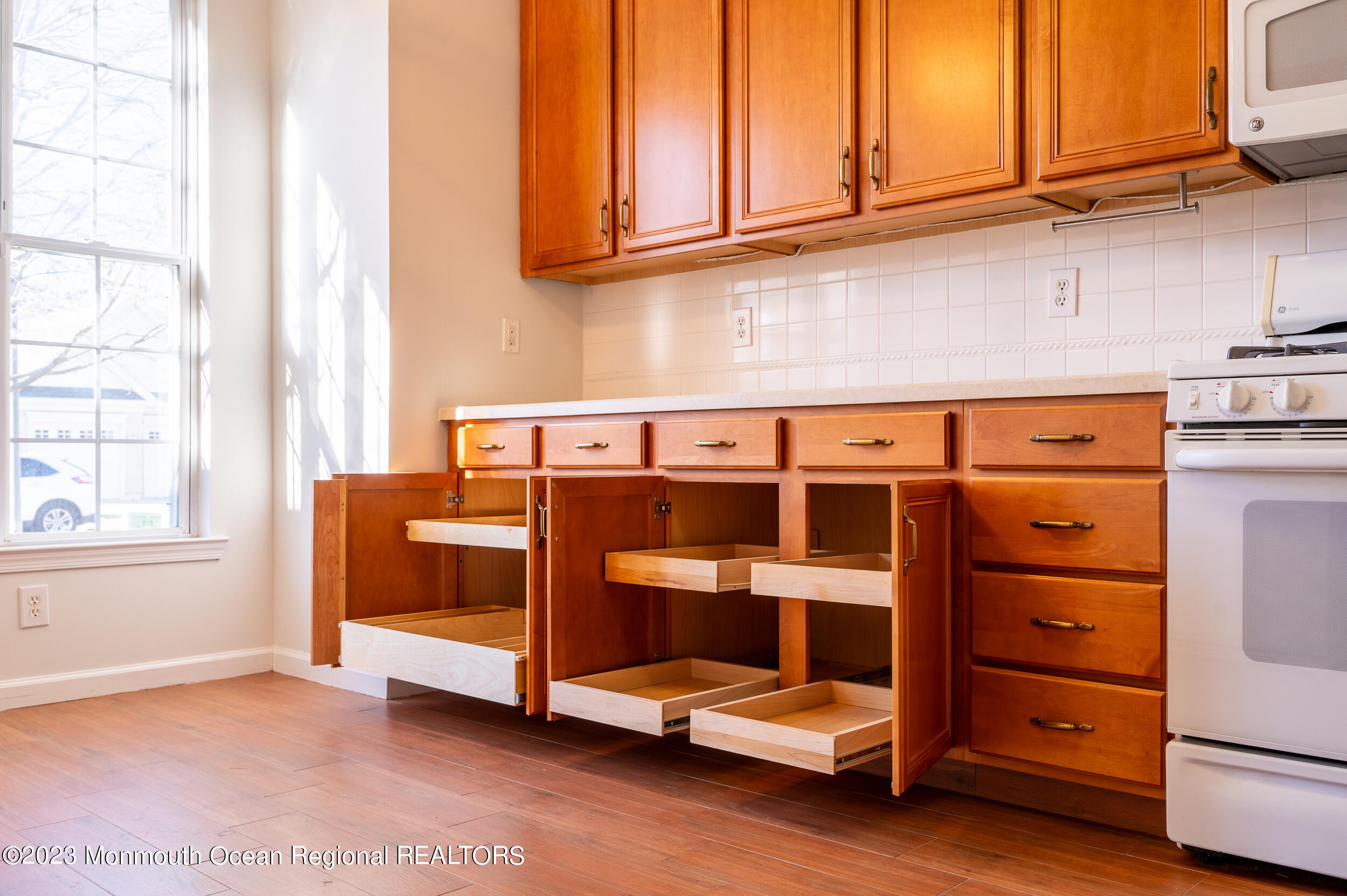 27 Shoal Road Jackson, NJ 08527 - Photo 16 of 42 Kitchen