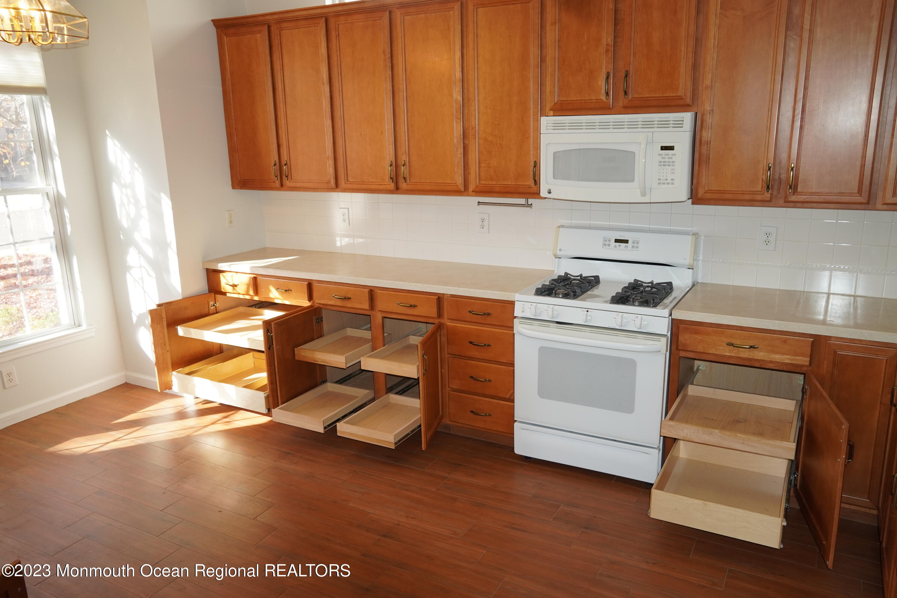 27 Shoal Road Jackson, NJ 08527 - Photo 17 of 42 Kitchen