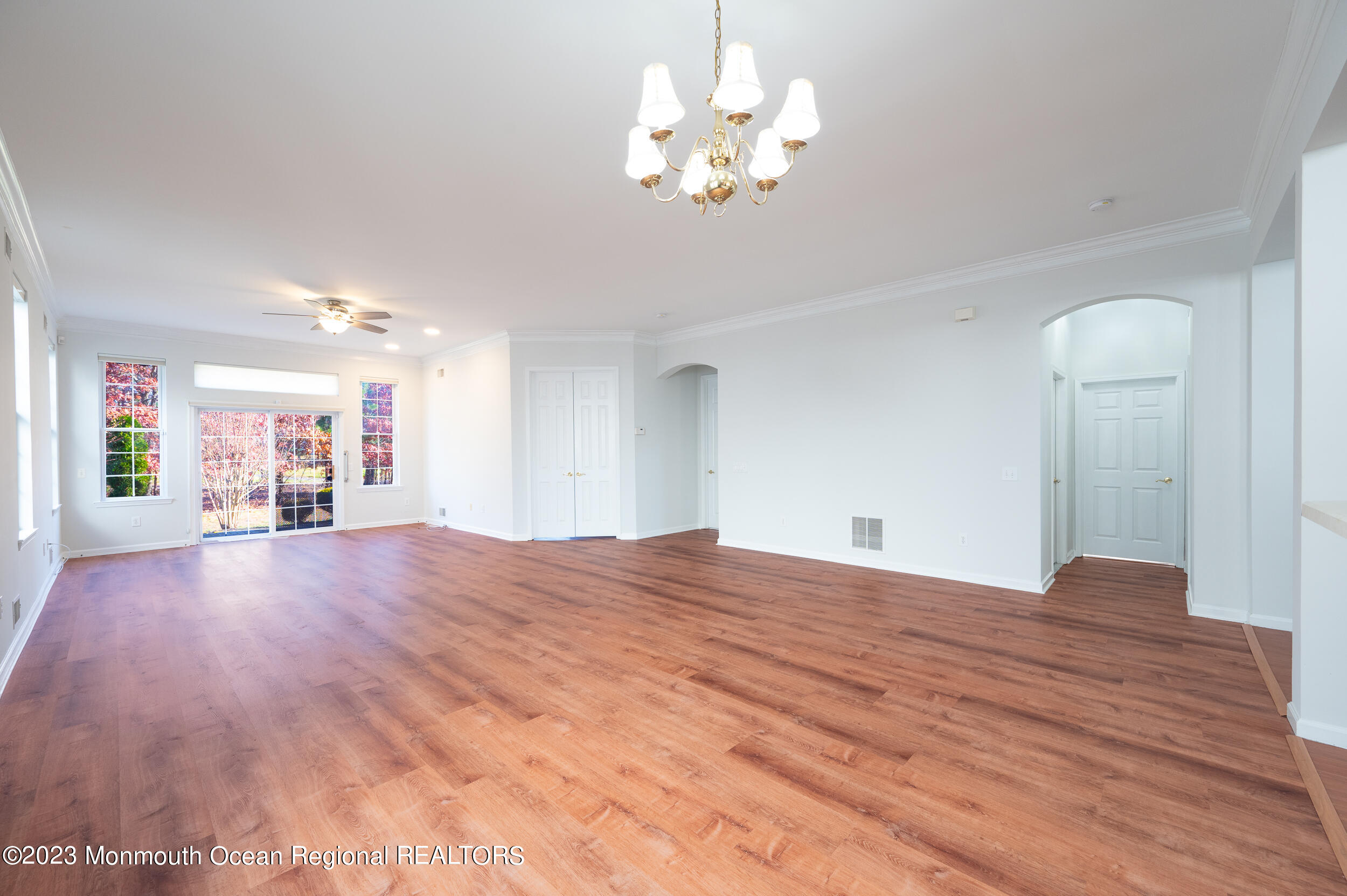 27 Shoal Road Jackson, NJ 08527 - Photo 6 of 42 Living Area