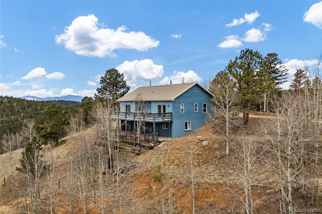 a view of a yard with table and chairs