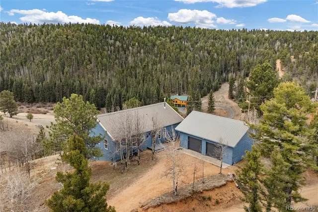 a picture of a wall with a white wall and a white wall