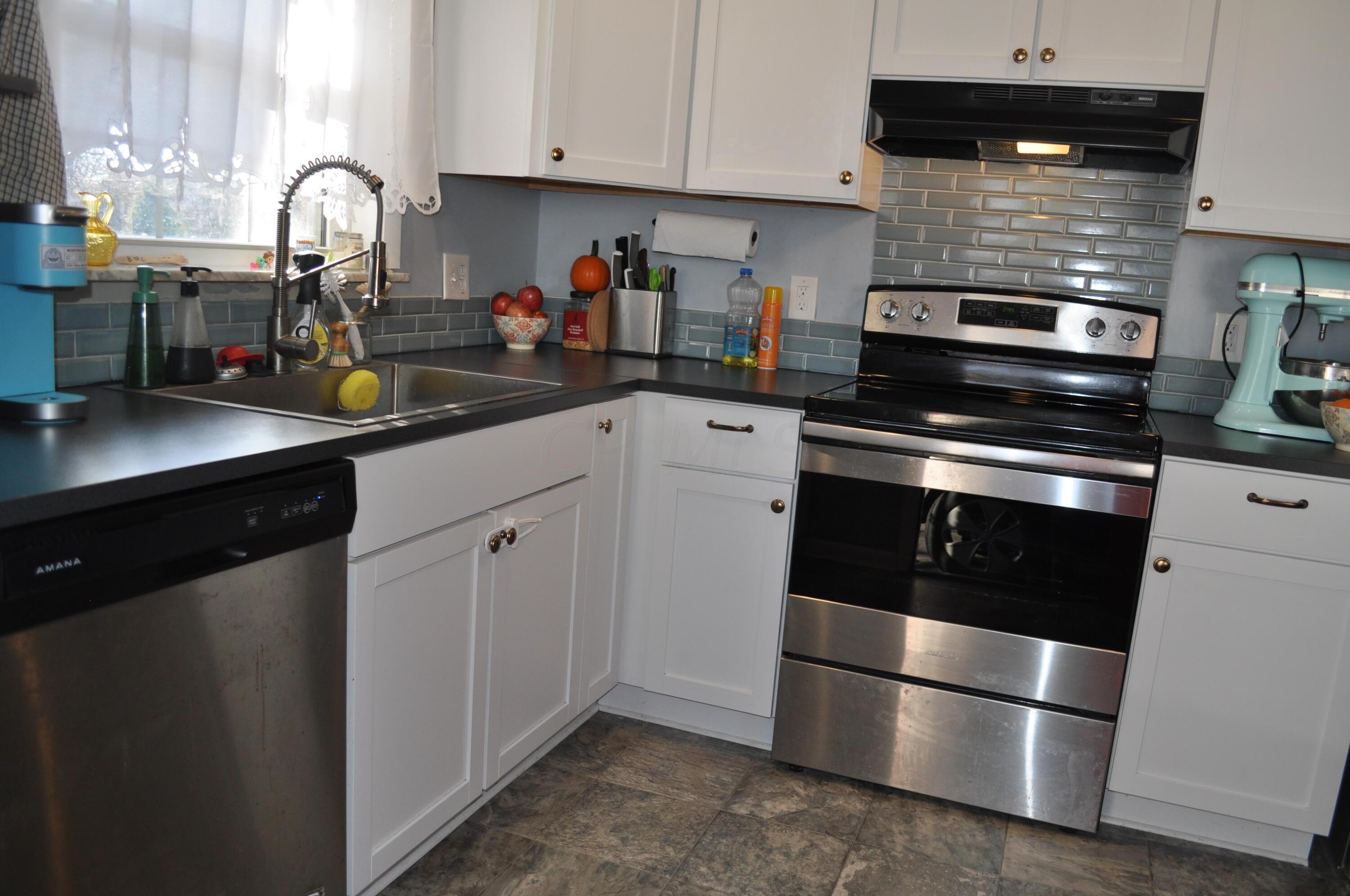 3386 Eakin Road Columbus, OH 43204 - Photo 5 of 31 Kitchen