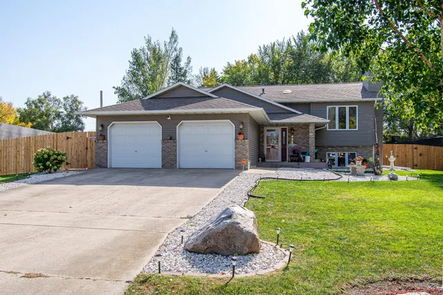 $425,000 | 429 Valley Avenue South, Moorhead, MN 56560