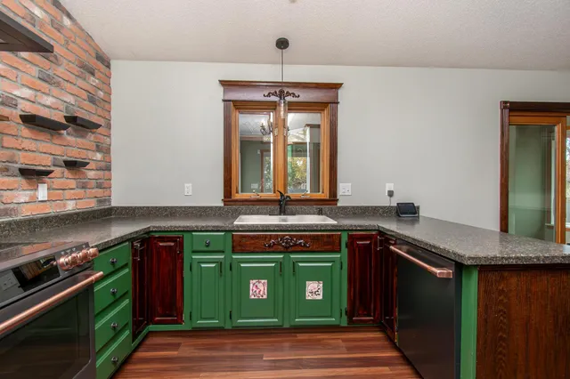 $425,000 | 429 Valley Avenue South, Moorhead, MN 56560