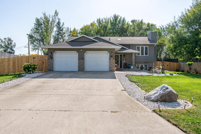 $425,000 | 429 Valley Avenue South, Moorhead, MN 56560