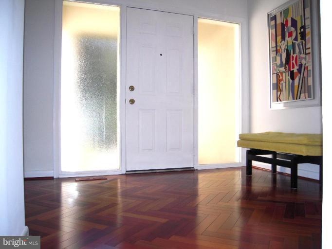 2202 Sugarcone Road Baltimore, MD 21209 - Photo 2 of 28 Entrance / Foyer