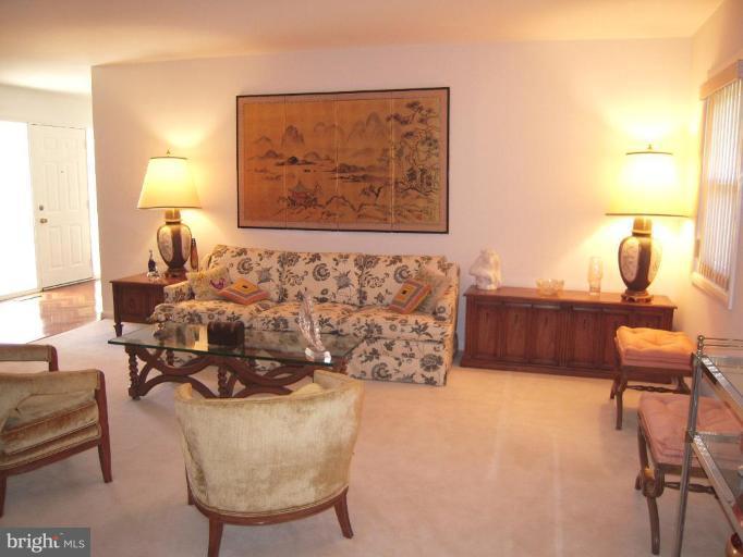 2202 Sugarcone Road Baltimore, MD 21209 - Photo 5 of 28 Living Room