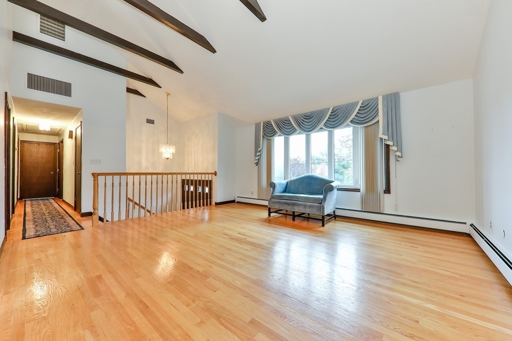 27 Gardiner Road Quincy, MA 02169 - Photo 3 of 16 Gallery Image 3
