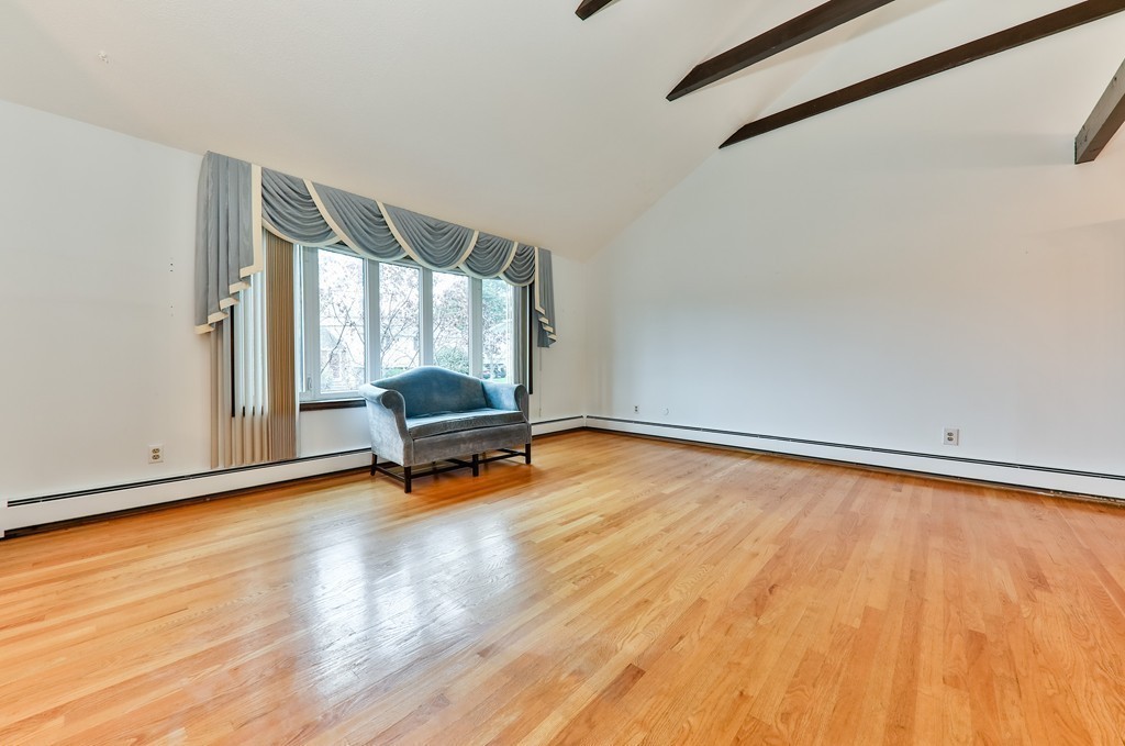 27 Gardiner Road Quincy, MA 02169 - Photo 5 of 16 Gallery Image 5