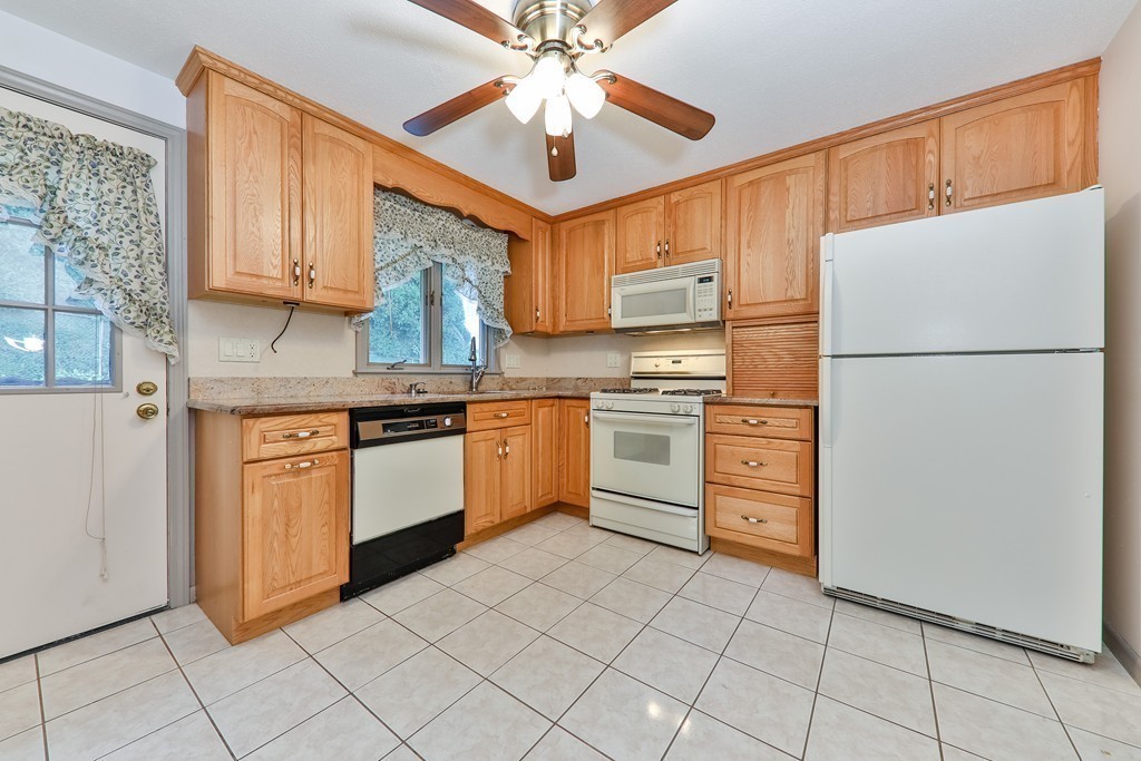 27 Gardiner Road Quincy, MA 02169 - Photo 6 of 16 Gallery Image 6