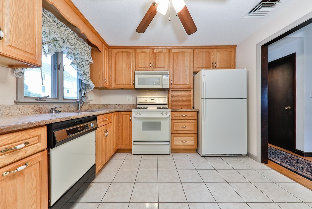 27 Gardiner Road Quincy, MA 02169 - Photo 8 of 16 Gallery Image 8