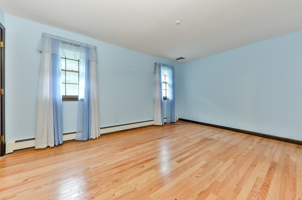 27 Gardiner Road Quincy, MA 02169 - Photo 9 of 16 Gallery Image 9