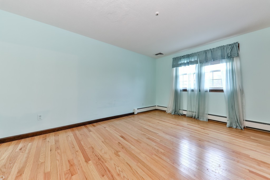 27 Gardiner Road Quincy, MA 02169 - Photo 10 of 16 Gallery Image 10