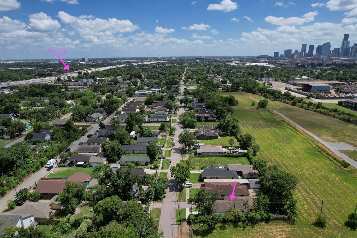 2631 Stevens Street Houston, TX 77026 - Photo 23 of 25 an aerial view of city and lake