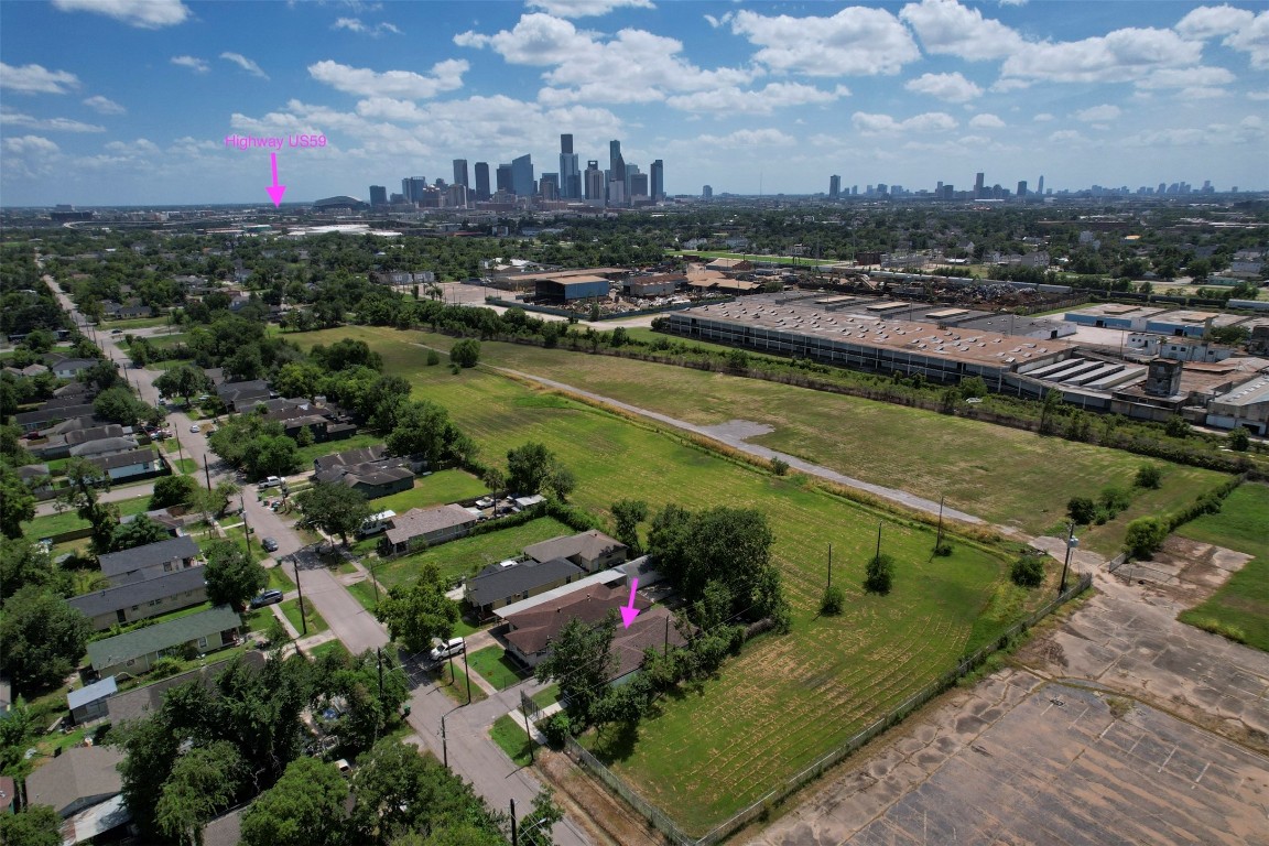 2631 Stevens Street Houston, TX 77026 - Photo 24 of 25 a view of a city
