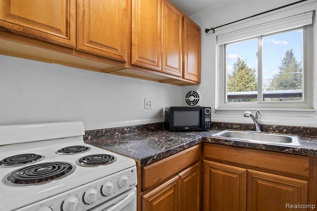 2859 East Maple Road, Unit 7 Birmingham, MI 48009 - Photo 11 of 15