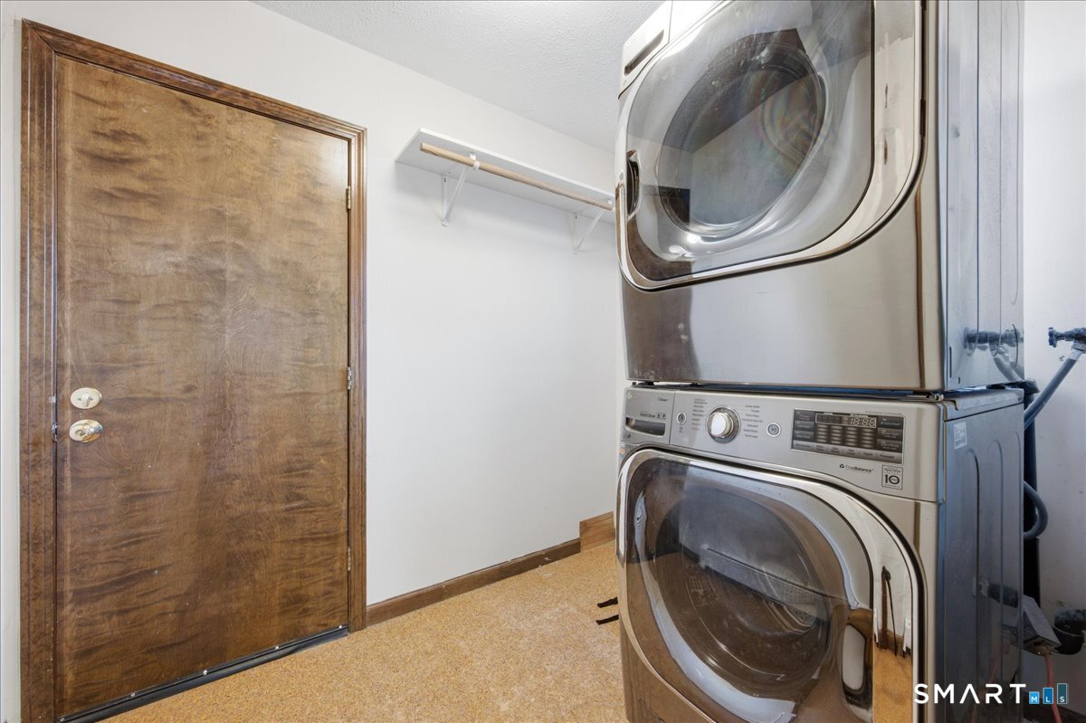 17 Inchcliffe Drive Ledyard, CT 06335 - Photo 19 of 40 a utility room with dryer and washer