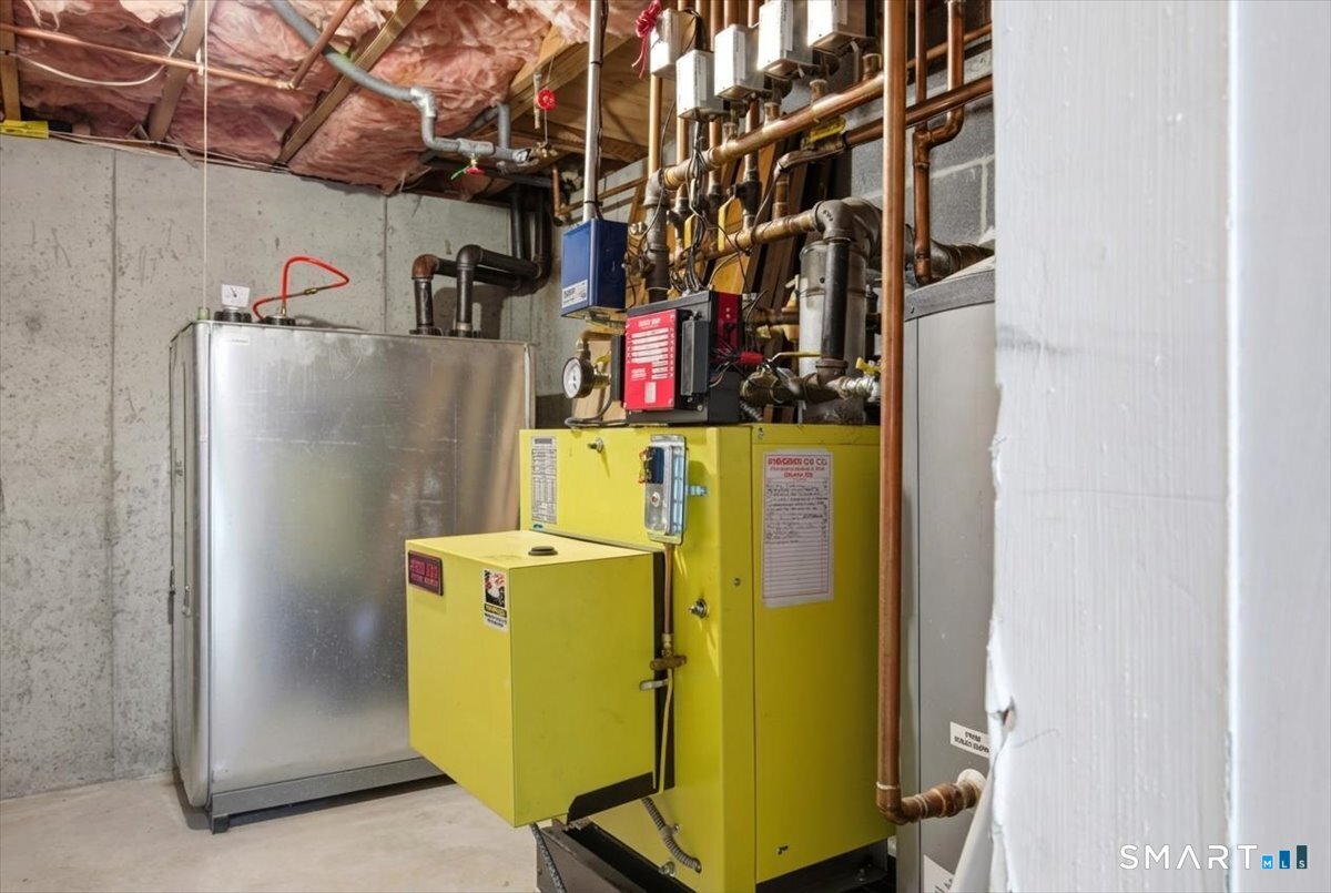17 Inchcliffe Drive Ledyard, CT 06335 - Photo 29 of 40 a utility room with dryer and washer