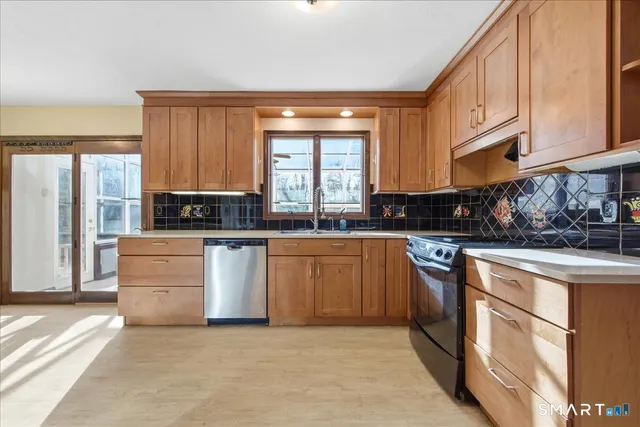 $459,000 | 17 Inchcliffe Drive, Ledyard, CT 06335