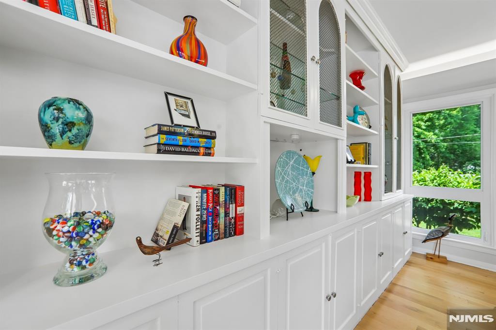 95 Yantacaw Brook Road Montclair, NJ 07043 - Photo 10 of 48