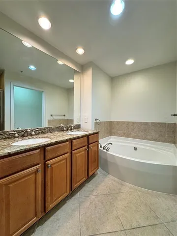 $2,100 | 808 3rd Avenue West, Unit 301, Bradenton, FL 34205