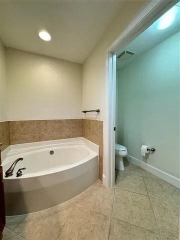 $2,100 | 808 3rd Avenue West, Unit 301, Bradenton, FL 34205