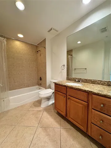 $2,100 | 808 3rd Avenue West, Unit 301, Bradenton, FL 34205