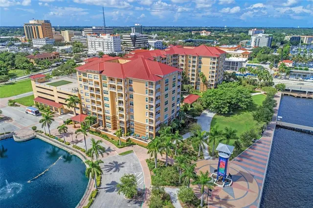 $2,100 | 808 3rd Avenue West, Unit 301, Bradenton, FL 34205