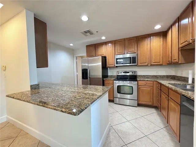 $2,100 | 808 3rd Avenue West, Unit 301, Bradenton, FL 34205