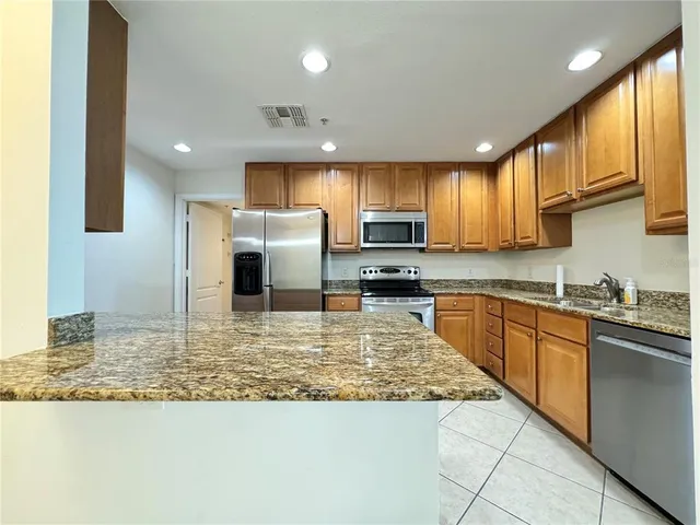 $2,100 | 808 3rd Avenue West, Unit 301, Bradenton, FL 34205