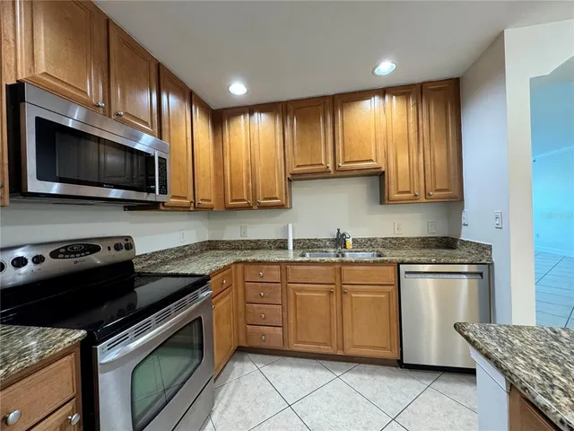 $2,100 | 808 3rd Avenue West, Unit 301, Bradenton, FL 34205