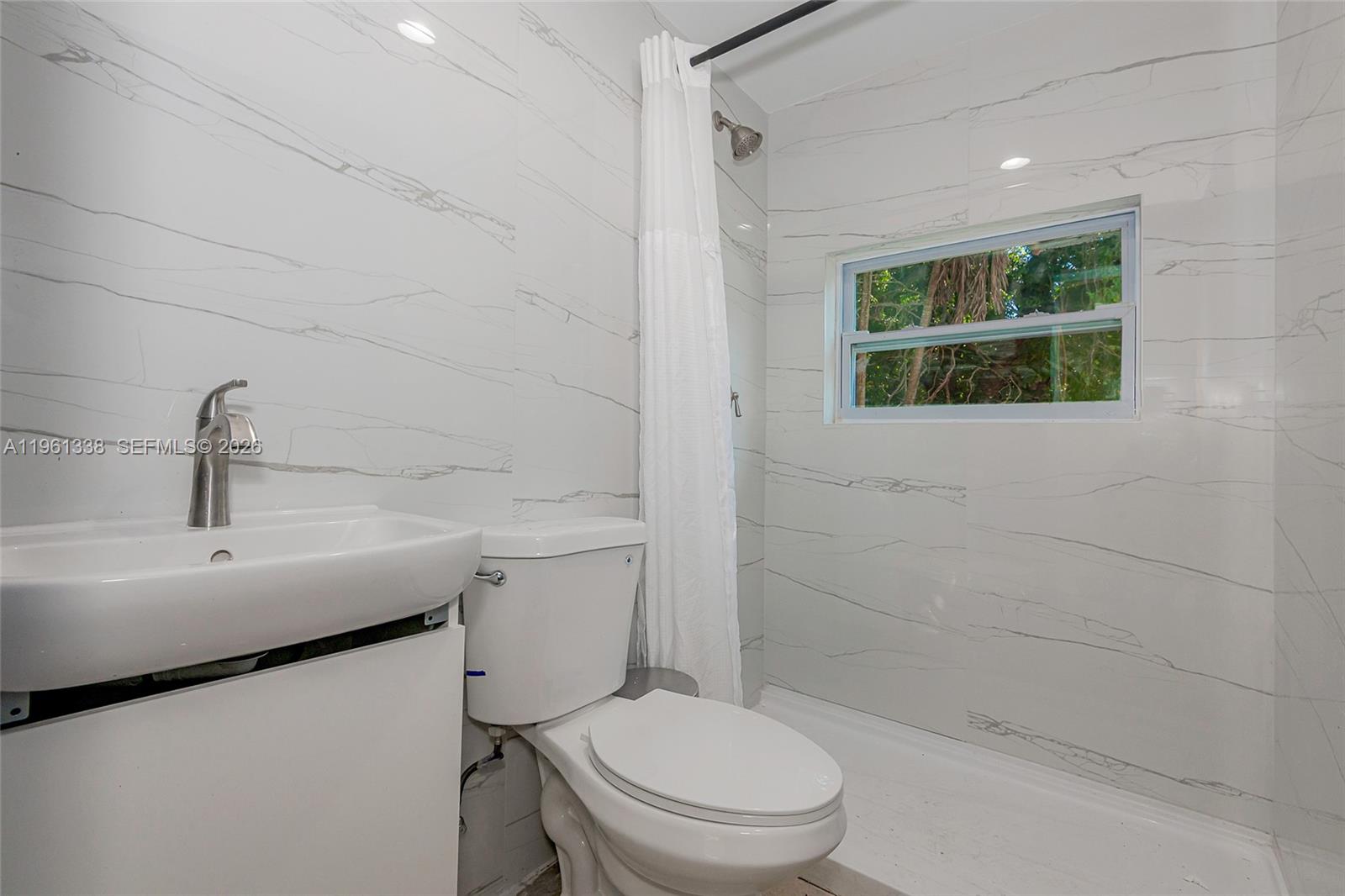 4121 Southwest 3rd Street Plantation, FL 33317 - Photo 12 of 45