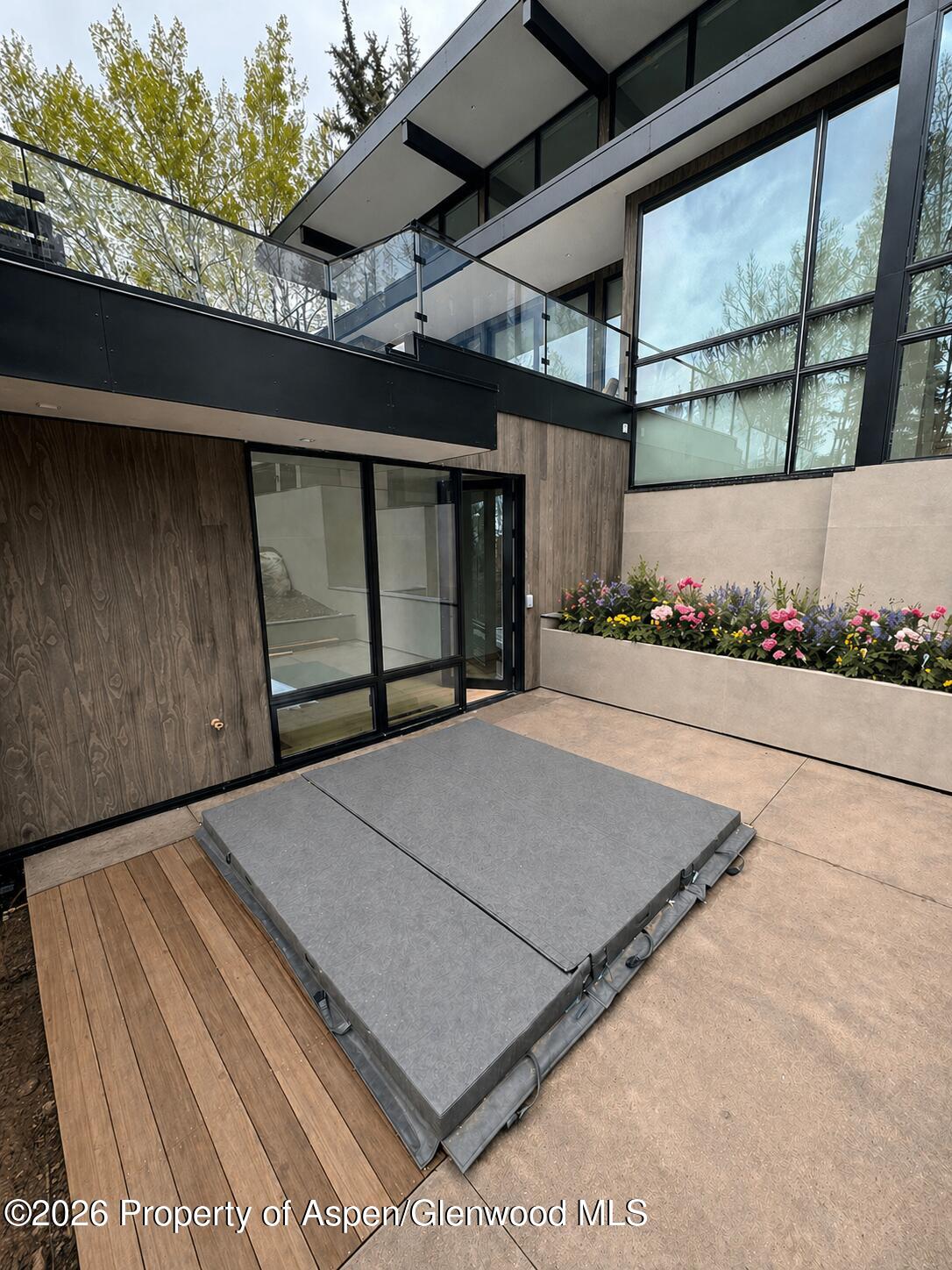 323 East Reds Road Aspen, CO 81612 - Photo 21 of 23 Jacuzzi patio