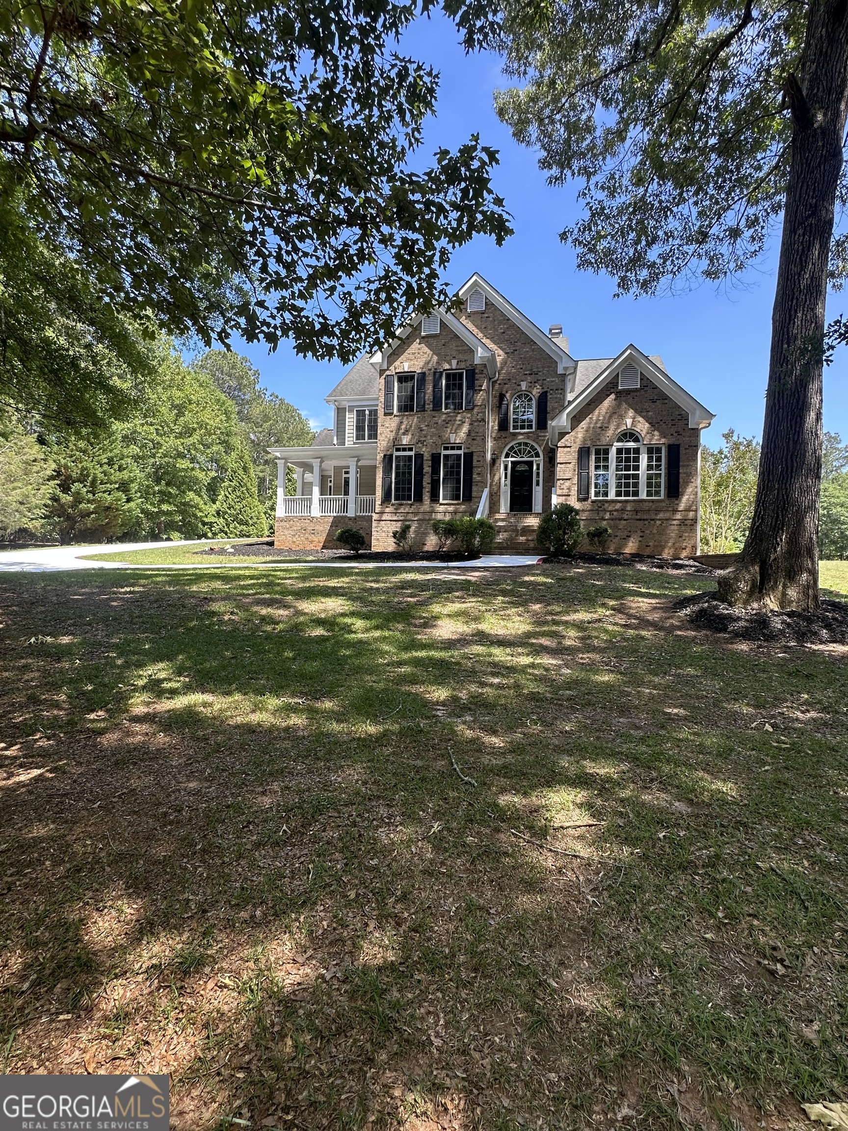 65 Spratlin Way Hull, GA 30646 - Photo 3 of 35 a front view of a house with a garden