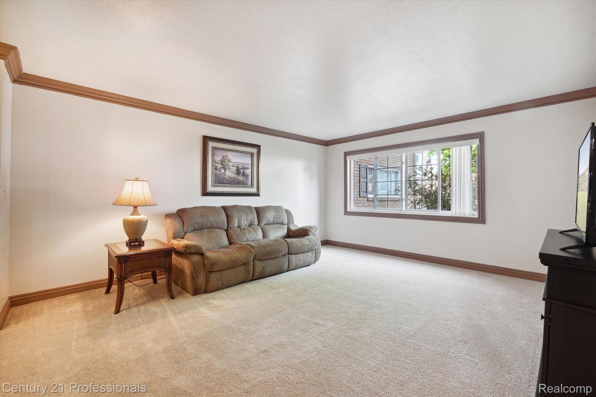 2377 Walton Blvd., Unit 13 Rochester, MI 48309 - Photo 4 of 19 Gallery Image 4
