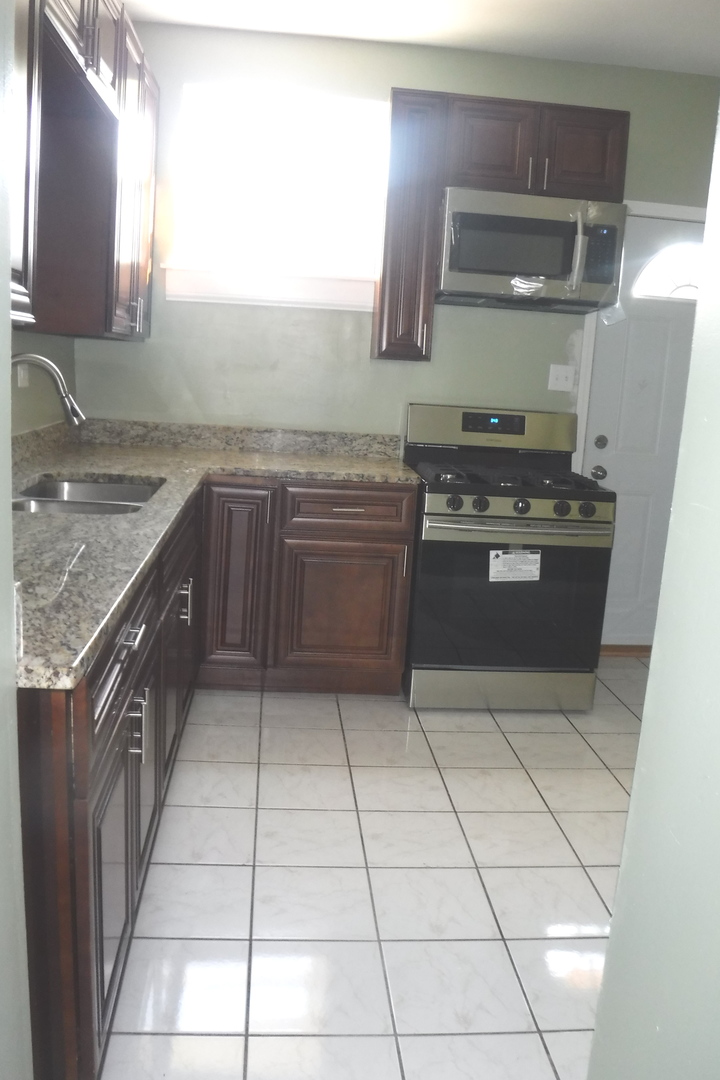 2925 West Walnut Street Chicago, IL 60612 - Photo 3 of 24