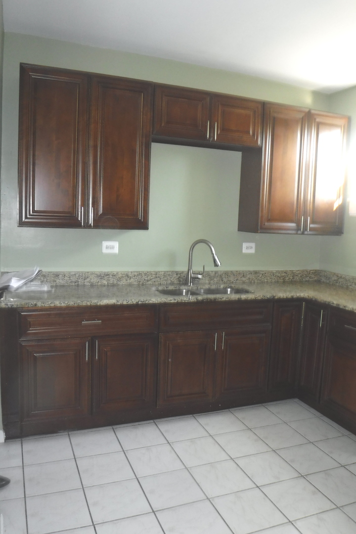 2925 West Walnut Street Chicago, IL 60612 - Photo 4 of 24