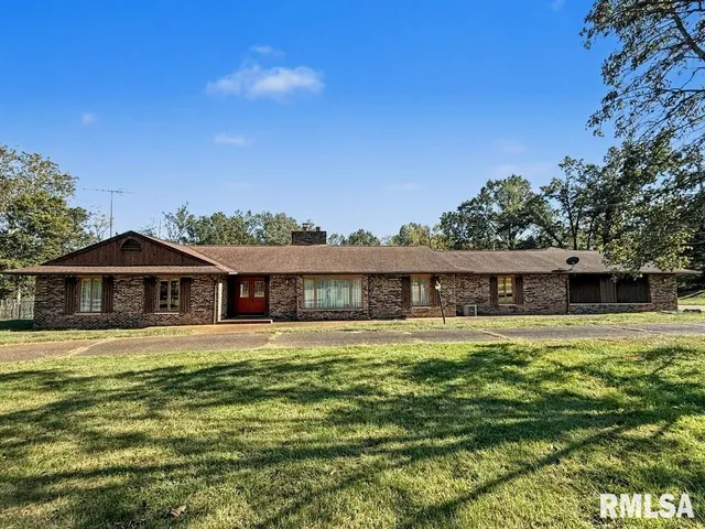 $289,900 | 508 East Forest Drive, Herrin, IL 62948