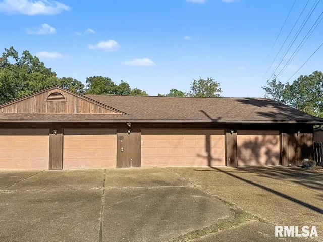 $289,900 | 508 East Forest Drive, Herrin, IL 62948