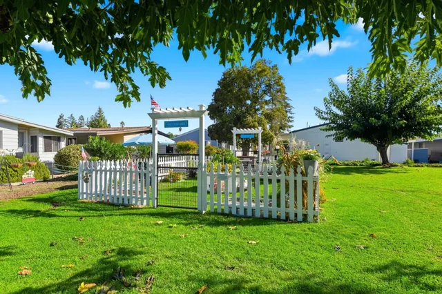 a view of a garden with basketball court