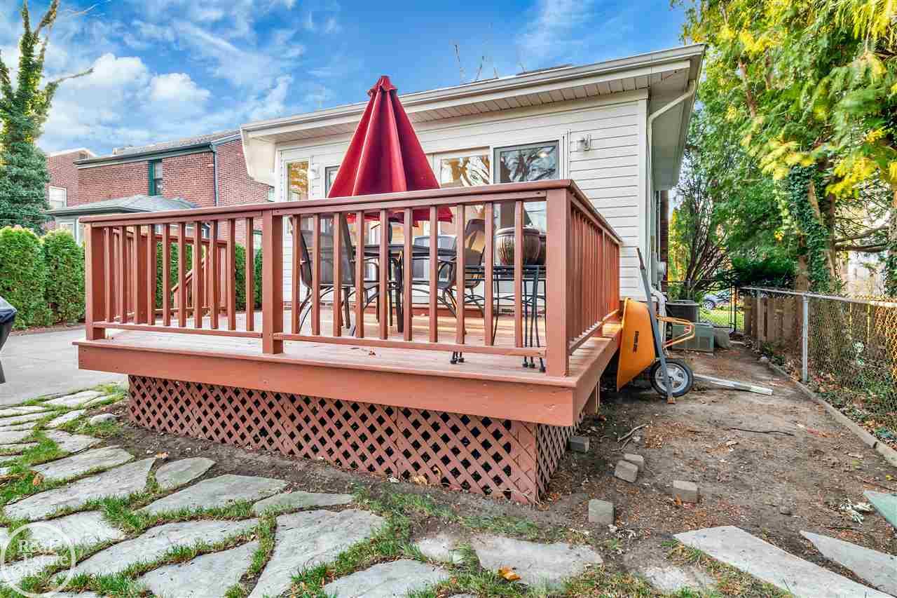 256 Ridgemont Road Grosse Pointe, MI 48236 - Photo 20 of 30 50029452-19.JPG