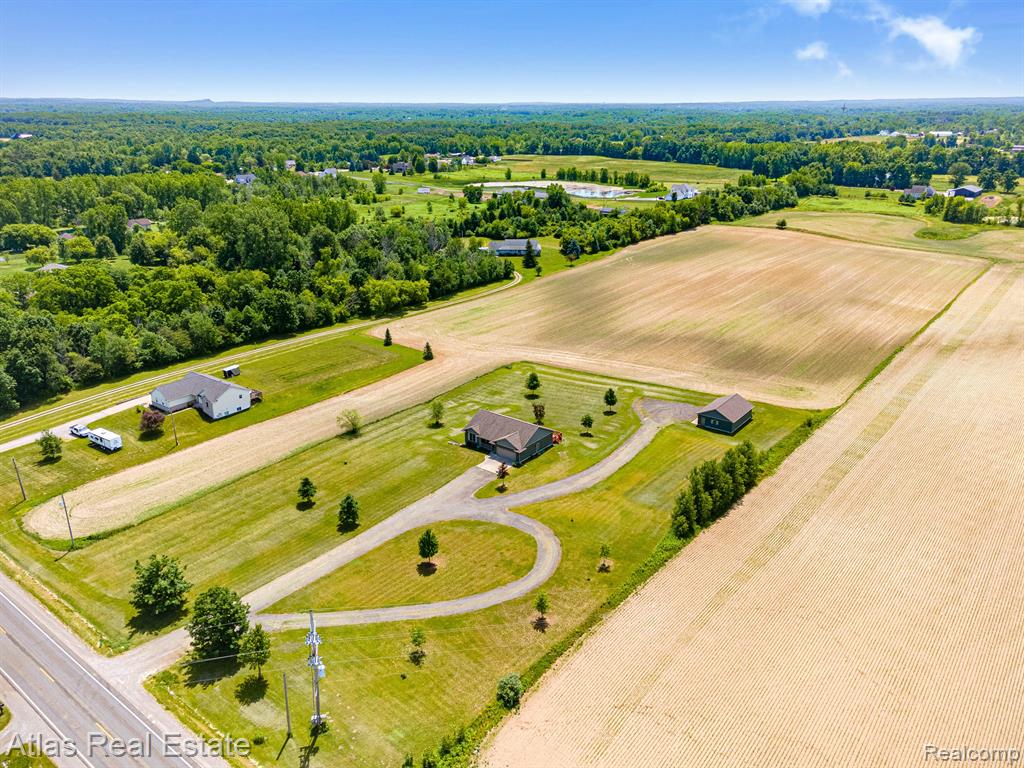 1379 Baldwin Road Fenton, MI 48430 - Photo 5 of 51